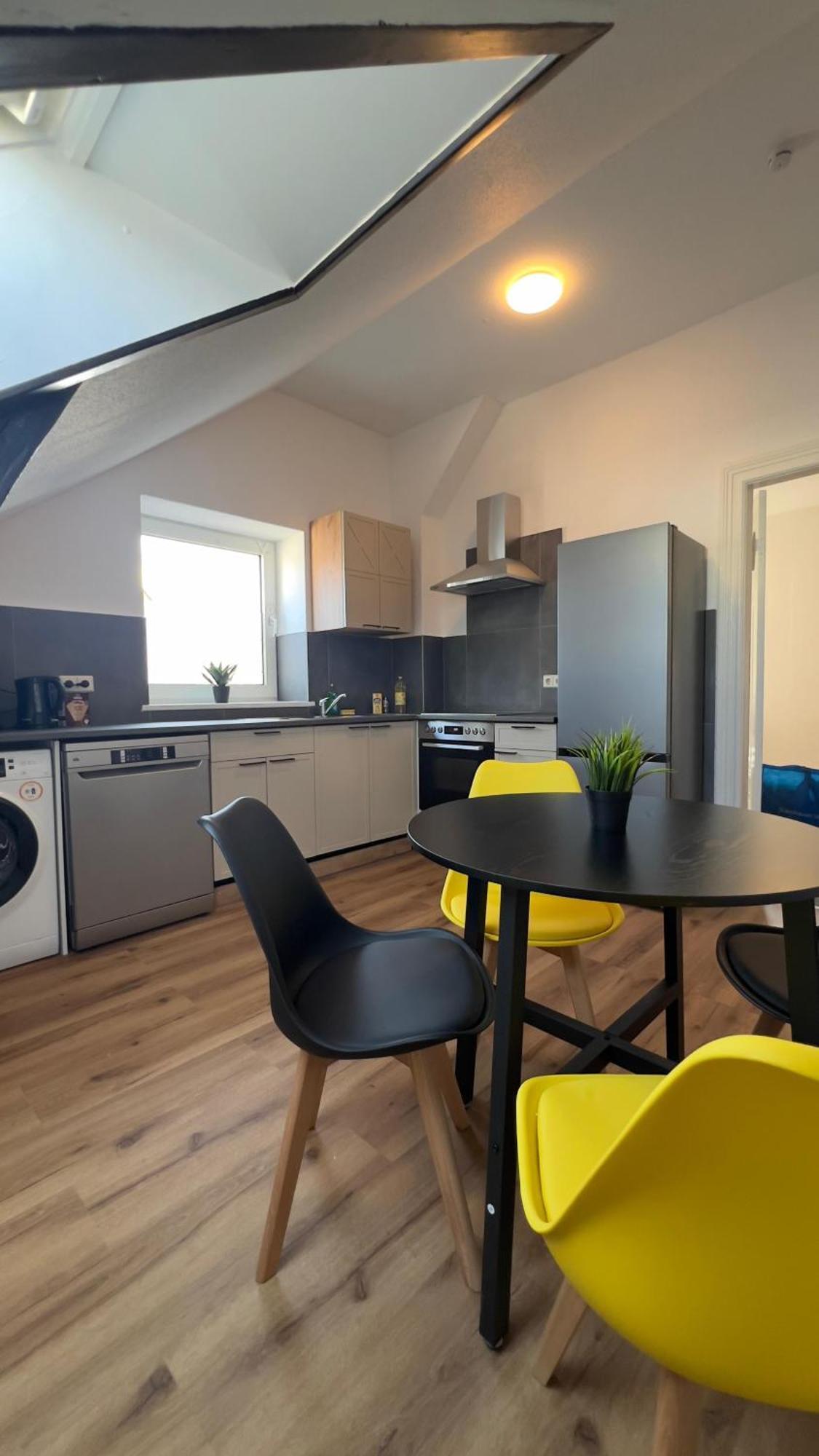 Modernes Apartment Mit 2 Schlafzimmern Und Privatparkplatz Nahe Innenstadt Neumünster Exterior foto